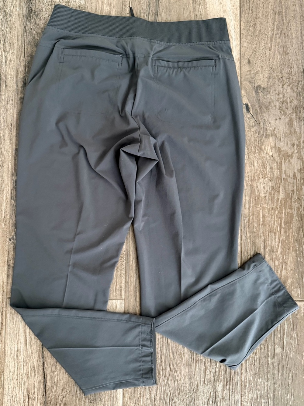 Athleta Women’s Charcoal Gray Performance Joggers Sz 6